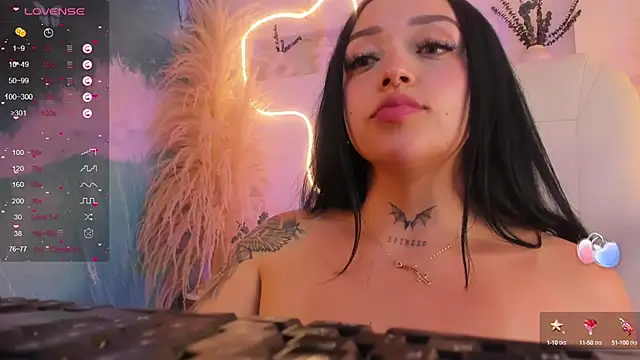 Snapshot of ViolettaHotLatin_ chatting on 02/26/25, 11:41 ViolettaHotLatin online show from 02/26/25, 11:41