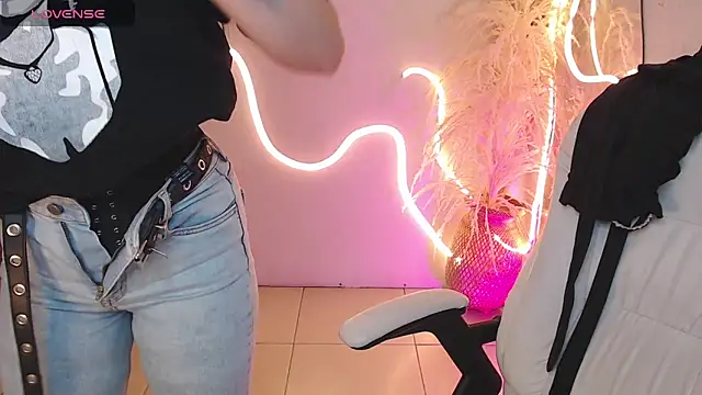 Snapshot of ViolettaHotLatin_ chatting on 09/10/25, 12:38 ViolettaHotLatin online show from 09/10/25, 12:38