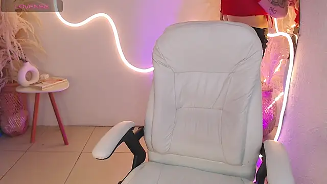 Snapshot of ViolettaHotLatin_ chatting on 09/20/25, 12:39 ViolettaHotLatin online show from 09/20/25, 12:39