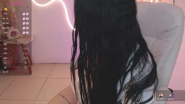 Snapshot of ViolettaHotLatin_ chatting on 11/04/25, 12:15 ViolettaHotLatin online show from 11/04/25, 12:15