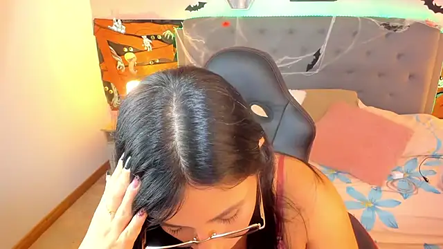 Snapshot of Latin_Rachell3 chatting on 10/18/25, 10:43 Latin Rachell3 online show from 10/18/25, 10:43