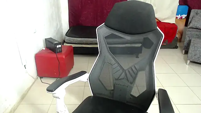 Snapshot of Saharii_Silver chatting on 03/15/25, 12:58 Saharii Silver online show from 03/15/25, 12:58