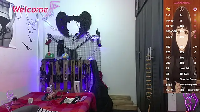  Hanna white  online show from 11/08/25, 03:29