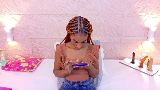 Snapshot of Amarantha_love69 chatting on 10/21/25, 02:18 Amarantha love69 online show from 10/21/25, 02:18