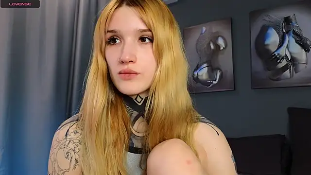 Snapshot of SophieInkk chatting on 03/03/25, 09:05 SophieInkk online show from 03/03/25, 09:05