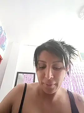 Snapshot of tiffani__love chatting on 09/10/25, 05:46 tiffani love online show from 09/10/25, 05:46