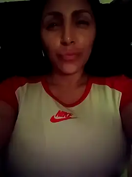 Snapshot of tiffani__love chatting on 09/18/25, 02:13 tiffani love online show from 09/18/25, 02:13