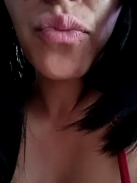 Snapshot of tiffani__love chatting on 10/09/25, 08:18 tiffani love online show from 10/09/25, 08:18