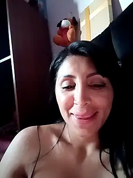 Snapshot of tiffani__love chatting on 10/20/25, 10:21 tiffani love online show from 10/20/25, 10:21