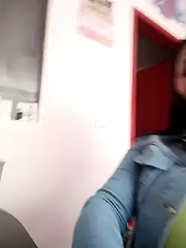 Snapshot of tiffani__love chatting on 11/22/25, 08:30 tiffani love online show from 11/22/25, 08:30