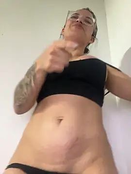 Snapshot of lulu_kis chatting on 09/26/25, 02:15 lulu kis online show from 09/26/25, 02:15