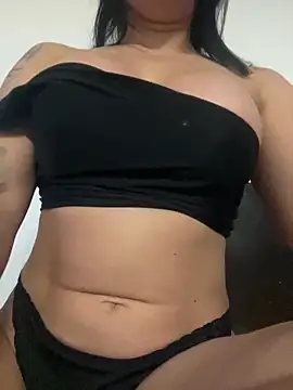 Snapshot of lulu_kis chatting on 10/06/25, 10:45 lulu kis online show from 10/06/25, 10:45