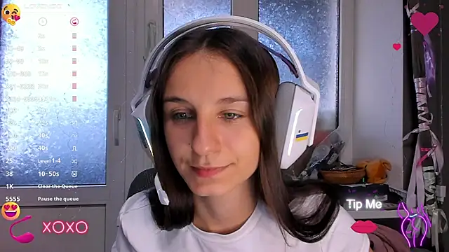 Snapshot of _Nika_Kik chatting on 09/15/25, 03:12 Nika Kik online show from 09/15/25, 03:12