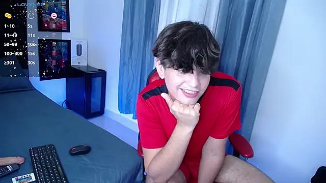 Snapshot of andyboy- chatting on 12/19/24, 02:45 andyboy- online show from 12/19/24, 02:45