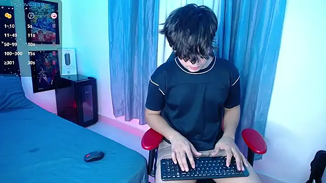 Snapshot of andyboy- chatting on 01/22/25, 03:20 andyboy- online show from 01/22/25, 03:20