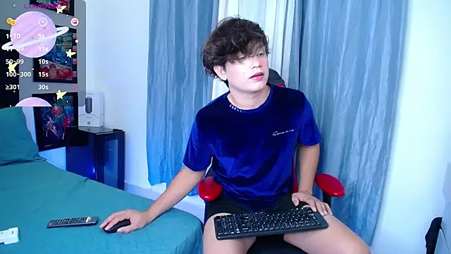 Snapshot of andyboy- chatting on 02/16/25, 12:30 andyboy- online show from 02/16/25, 12:30