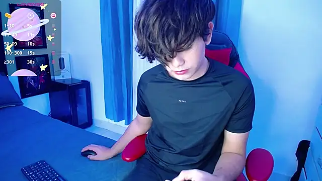 Snapshot of andyboy- chatting on 03/06/25, 12:32 andyboy- online show from 03/06/25, 12:32