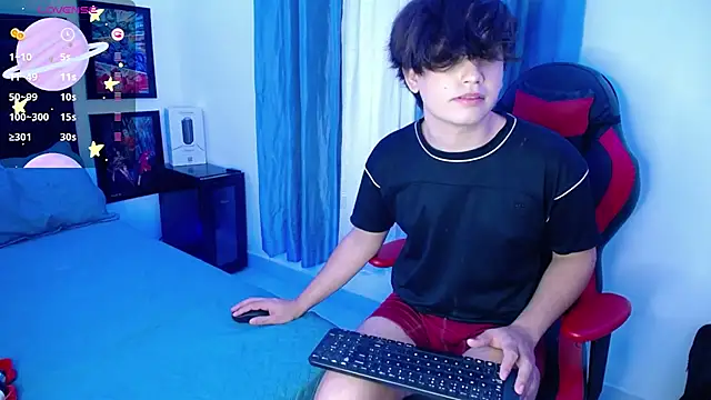 Snapshot of andyboy- chatting on 03/08/25, 01:17 andyboy- online show from 03/08/25, 01:17