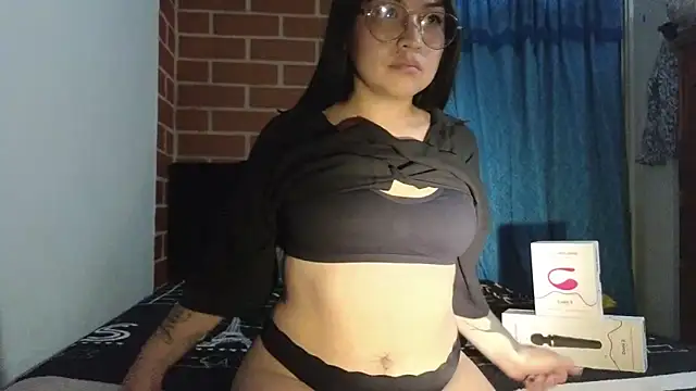 Snapshot of Caroll_Luna chatting on 03/08/25, 04:23 Caroll Luna online show from 03/08/25, 04:23