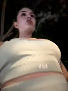 Snapshot of Mon_Cherry chatting on 10/21/25, 12:44 Mon Cherry online show from 10/21/25, 12:44