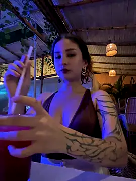 Snapshot of Mon_Cherry chatting on 11/07/25, 01:05 Mon Cherry online show from 11/07/25, 01:05