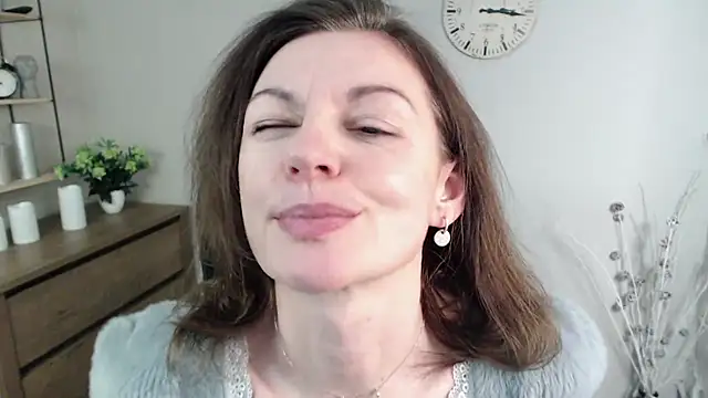 Snapshot of VivianWILD chatting on 01/21/25, 10:08 VivianWILD online show from 01/21/25, 10:08