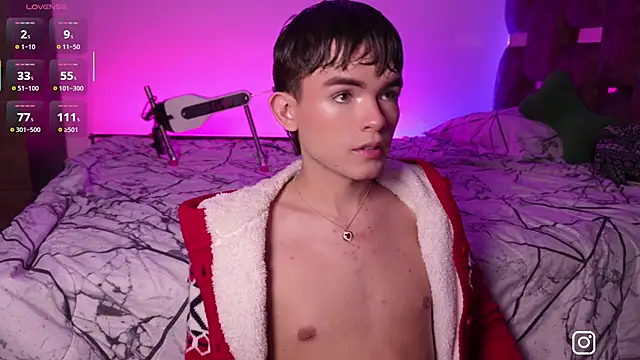 Snapshot of Angelo_018 chatting on 10/14/25, 06:58 Angelo 018 online show from 10/14/25, 06:58