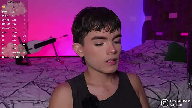 Snapshot of Angelo_018 chatting on 10/18/25, 09:32 Angelo 018 online show from 10/18/25, 09:32