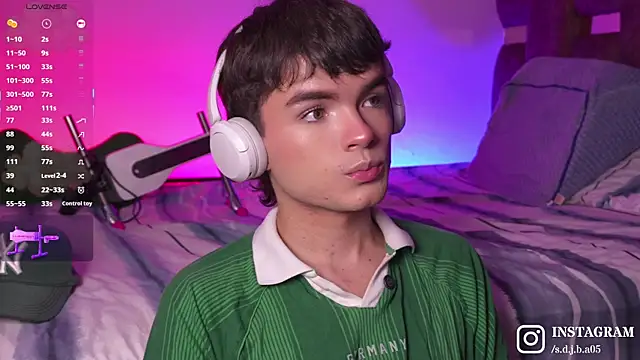 Snapshot of Angelo_018 chatting on 10/27/25, 03:21 Angelo 018 online show from 10/27/25, 03:21