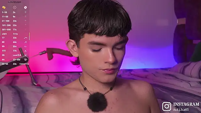 Snapshot of Angelo_018 chatting on 10/31/25, 03:18 Angelo 018 online show from 10/31/25, 03:18