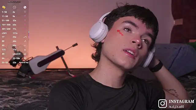 Snapshot of Angelo_018 chatting on 11/02/25, 06:05 Angelo 018 online show from 11/02/25, 06:05