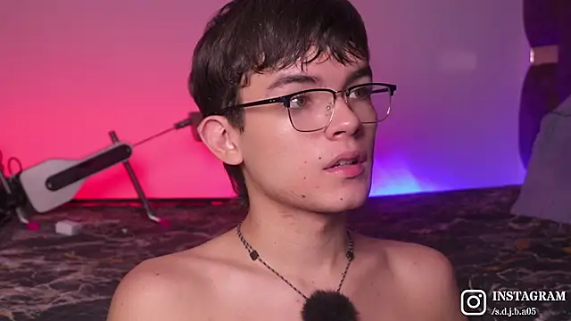 Snapshot of Angelo_018 chatting on 11/11/25, 12:27 Angelo 018 online show from 11/11/25, 12:27