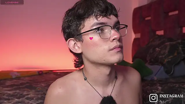 Snapshot of Angelo_018 chatting on 11/20/25, 05:40 Angelo 018 online show from 11/20/25, 05:40