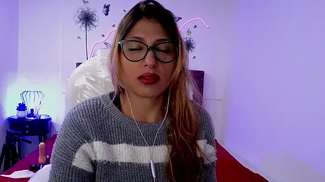 Snapshot of elena_detroya chatting on 10/01/25, 12:33 elena detroya online show from 10/01/25, 12:33