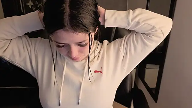 Snapshot of almma_shy chatting on 11/04/25, 02:38 almma shy online show from 11/04/25, 02:38