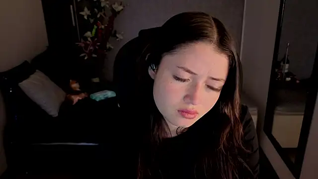 Snapshot of almma_shy chatting on 11/14/25, 01:21 almma shy online show from 11/14/25, 01:21