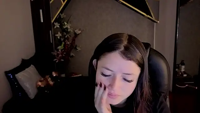 Snapshot of almma_shy chatting on 11/15/25, 03:19 almma shy online show from 11/15/25, 03:19