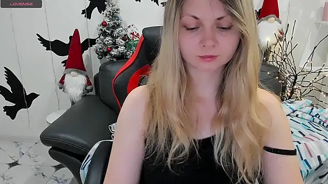 Snapshot of SmilingEmily_ chatting on 12/14/24, 07:40 SmilingEmily online show from 12/14/24, 07:40