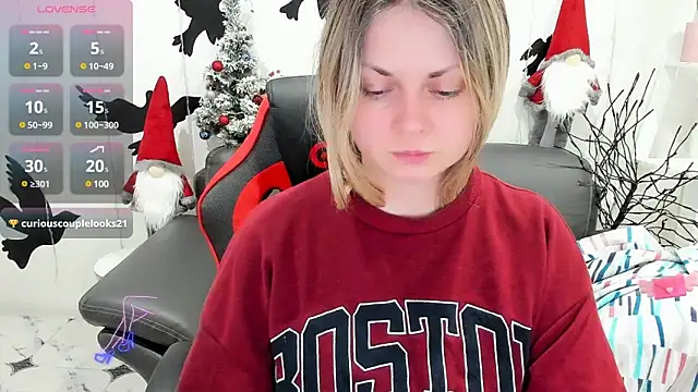 Snapshot of SmilingEmily_ chatting on 12/17/24, 10:34 SmilingEmily online show from 12/17/24, 10:34