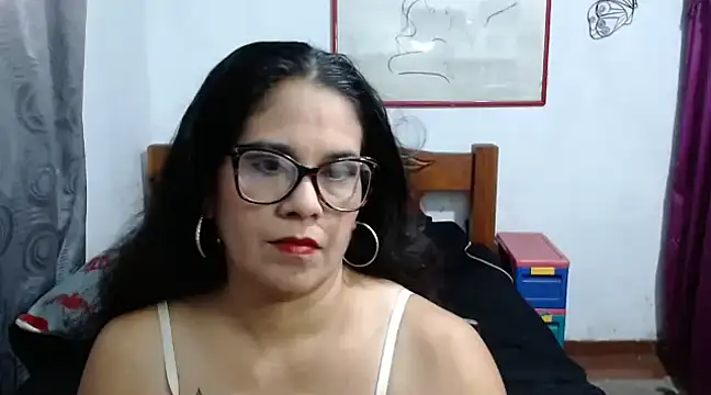 Snapshot of Mistresskloe01 chatting on 12/02/24, 12:40 Mistresskloe01 online show from 12/02/24, 12:40
