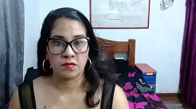Snapshot of Mistresskloe01 chatting on 12/06/24, 12:49 Mistresskloe01 online show from 12/06/24, 12:49