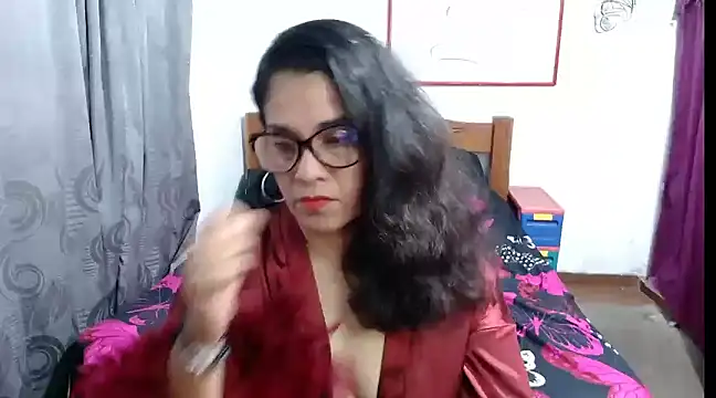 Snapshot of Mistresskloe01 chatting on 12/26/24, 12:27 Mistresskloe01 online show from 12/26/24, 12:27