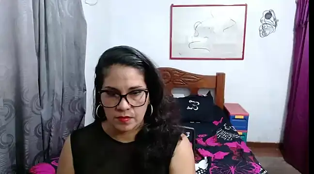 Snapshot of Mistresskloe01 chatting on 12/27/24, 01:07 Mistresskloe01 online show from 12/27/24, 01:07