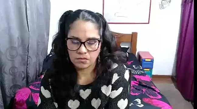 Snapshot of Mistresskloe01 chatting on 01/10/25, 12:04 Mistresskloe01 online show from 01/10/25, 12:04