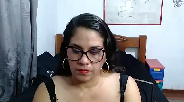 Snapshot of Mistresskloe01 chatting on 02/01/25, 12:26 Mistresskloe01 online show from 02/01/25, 12:26