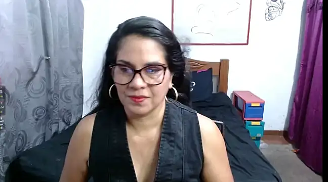 Snapshot of Mistresskloe01 chatting on 02/11/25, 12:37 Mistresskloe01 online show from 02/11/25, 12:37