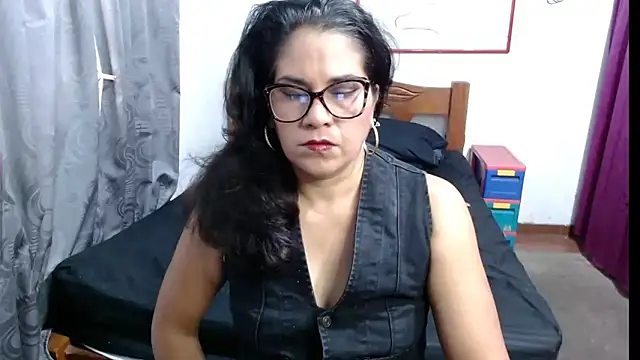 Snapshot of Mistresskloe01 chatting on 02/17/25, 12:38 Mistresskloe01 online show from 02/17/25, 12:38