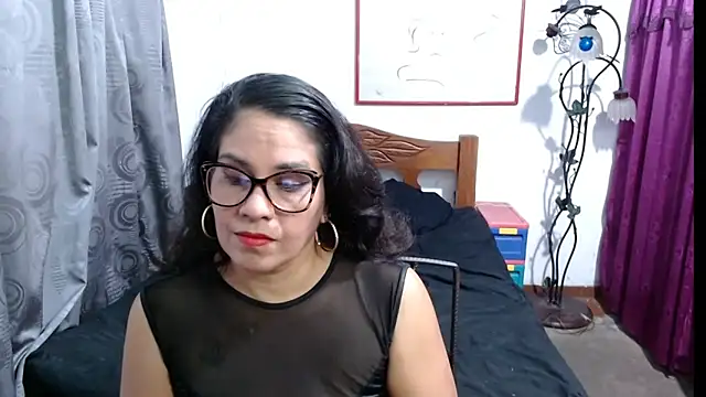 Snapshot of Mistresskloe01 chatting on 02/27/25, 12:45 Mistresskloe01 online show from 02/27/25, 12:45