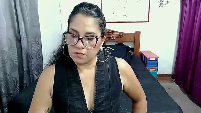 Snapshot of Mistresskloe01 chatting on 09/12/25, 12:27 Mistresskloe01 online show from 09/12/25, 12:27