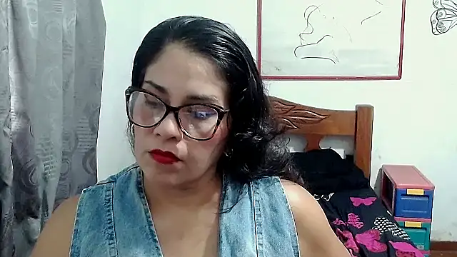 Snapshot of Mistresskloe01 chatting on 09/30/25, 12:10 Mistresskloe01 online show from 09/30/25, 12:10